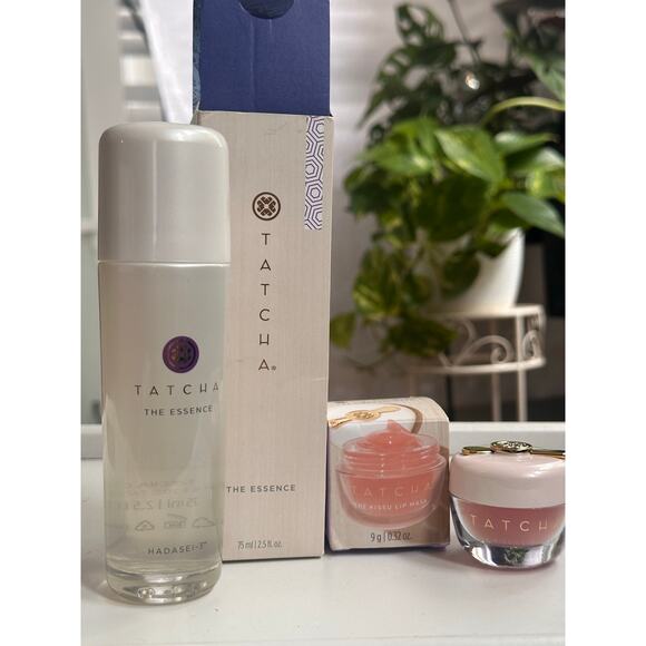 Tatcha BUNDLE includes essence and Tatcha kissu hydrating & plumping lip mask - Picture 4 of 7